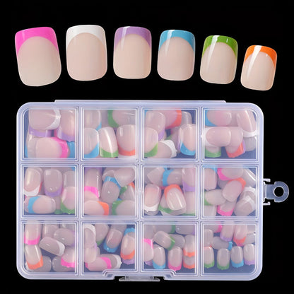 💅 288-delt Fargerike Press-On Negler – Korte Firkantede Tips & Fransk Kant! ✨ Klar På Minutter – Perfekt for Rask Stilforandring. 📦 Praktisk Oppbevaringsboks – Kjøp 3 for 10% Ekstra Rabatt! 🌈